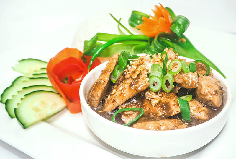 33. Kjøtt i peppersaus med sprøstekt hvitløk